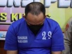 Brimob gadungan, Ahmad Asror (40),warga Bandungrejo, Kecamatan Mranggen, Kabupaten Kudus, melakukan penggelapan mobil milik ASN, tengah ditanya Kapolres Kudus, AKBP, Wiraga Dimas Tama.