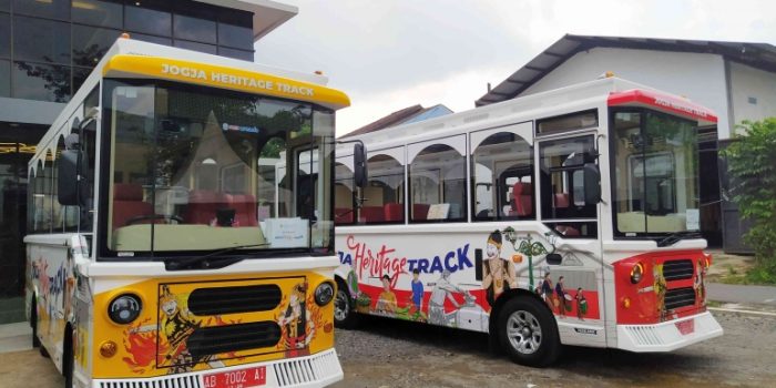 Bus Jogja Heritage Track yang bernama Bus Kraton dan Bus Malioboro