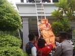 uasana evakuasi seorang warga Wates yang meninggal dunia di atas plafon rumah karena tersengat listrik saat memasang AC, Rabu sore (21/2/2024). - Istimewa/Humas Polres Kulonprogo