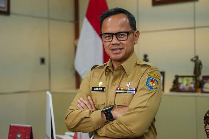 Wakil Menteri Dalam Negeri (Wamendagri) Bima Arya mengusulkan agar warga yang kehilangan KTP dikenai denda