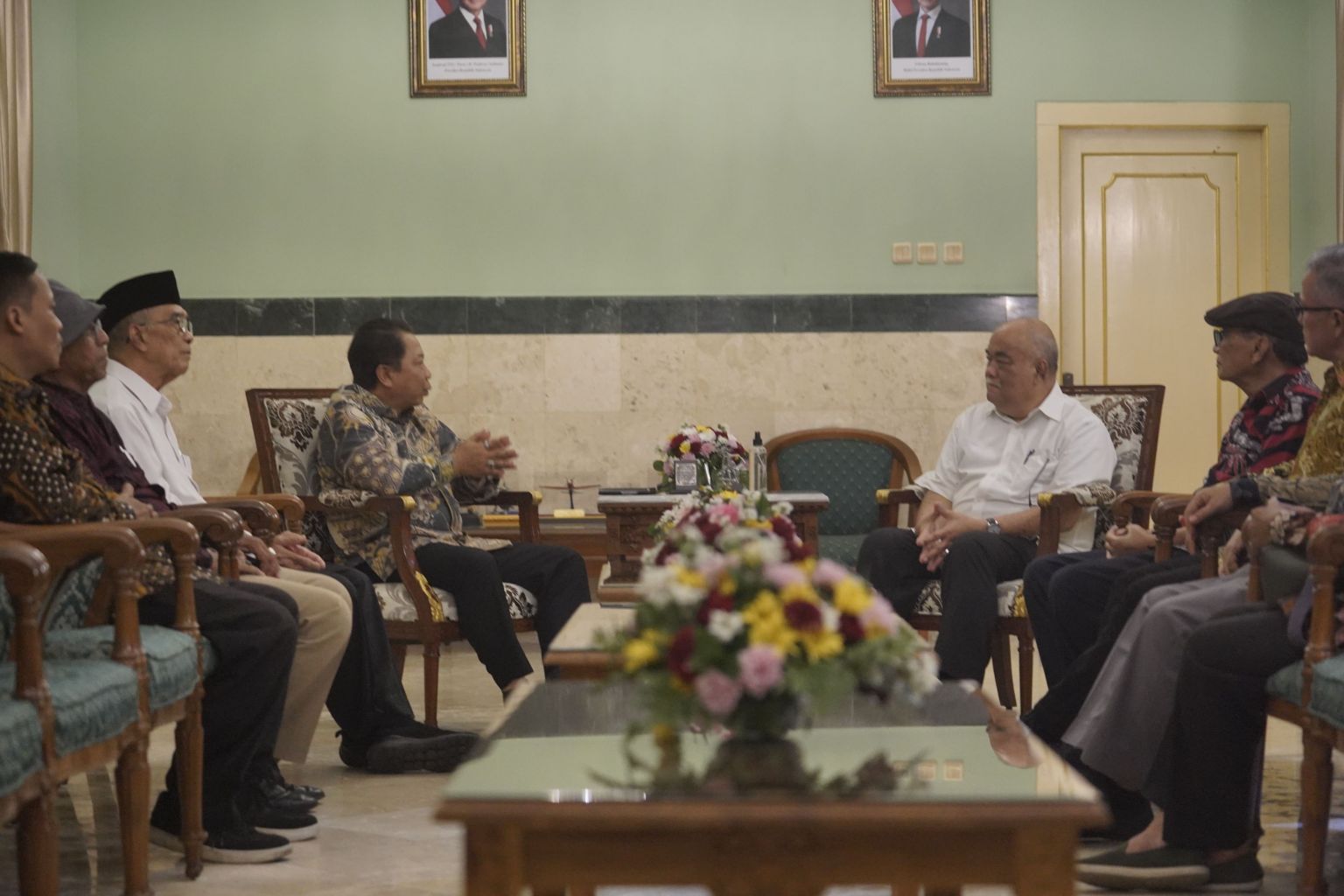 KGPAA Paku Alam X, menerima kunjungan jajaran Perkumpulan Keluarga Besar Taman Siswa (PKBTS) di Gedhong Pareanom, Kompleks Kepatihan Yogyakarta, Kamis (25/6/2026). (Foto: Humas Pemda DIY)