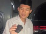 3842211695 Tiyo Ardianto menunjukkan alat pelacak yang terpasang di mobilnya. (Foto: instagram.com/@tiyoardianto_)
