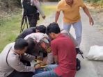 Polisi mengamankan pelaku pembacokan yang mengakibatkan kakek 63 tahun luka berat di area persawahan Bulak Sawah Padukuhan I Gotakan, Kapanewon Panjatan, Kabupaten Kulonprogo. (Foto: istimewa)