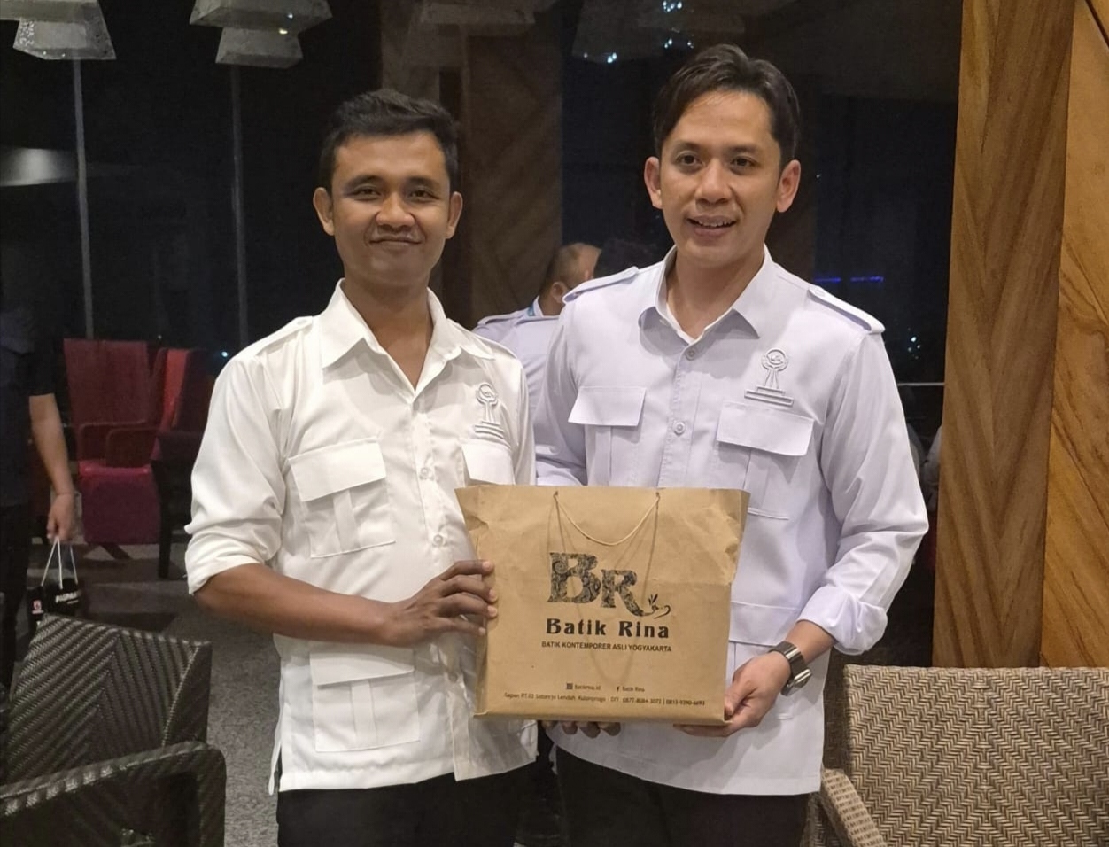 Ketua Badan Promosi Pariwisata Kulon Progo (BP2KP) Ridho Sinto Mardaris bersama dengan Bupati Lampung selatan Radityo Egi Prasetyo