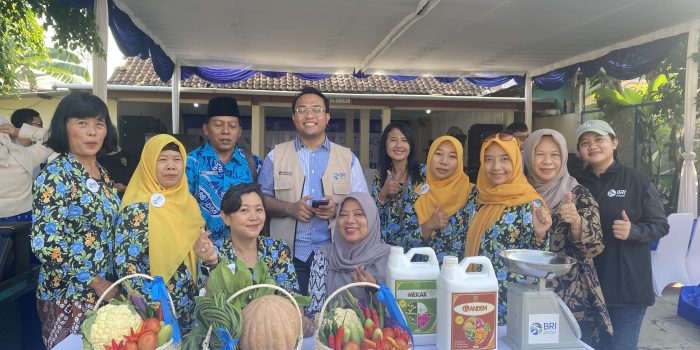 IMG_4954 Kelompok Wanita Tani (KWT) Srikandi di Padukuhan Mrican, Caturtunggal, Depok, Sleman, menerima kunjungan perwakilan Kementerian BUMN dan PT Bank Rakyat Indonesia (BRI) dalam rangka evaluasi dan penguatan Program BRINita (BRI Bertani di Kota) atau Urban Farming. (Foto: BRI)