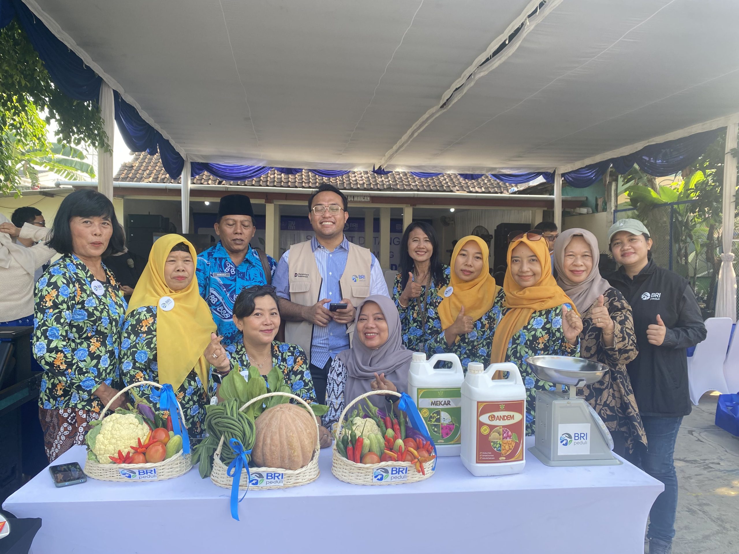 Kelompok Wanita Tani (KWT) Srikandi di Padukuhan Mrican, Caturtunggal, Depok, Sleman, menerima kunjungan perwakilan Kementerian BUMN dan PT Bank Rakyat Indonesia (BRI) dalam rangka evaluasi dan penguatan Program BRINita (BRI Bertani di Kota) atau Urban Farming. (Foto: BRI)