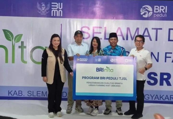 BRI juga mendorong peningkatan kapasitas program melalui kerja sama dengan perguruan tinggi, seperti Universitas Gadjah Mada (UGM) dan Universitas Negeri Yogyakarta (UNY), guna mengembangkan inovasi pertanian yang adaptif terhadap perubahan iklim. (Foto: BRI)