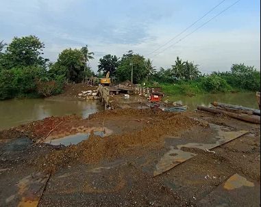 Foto proyek pembangunan ulang Jembatan Trisik. (GMaps/Anis Sholikah)