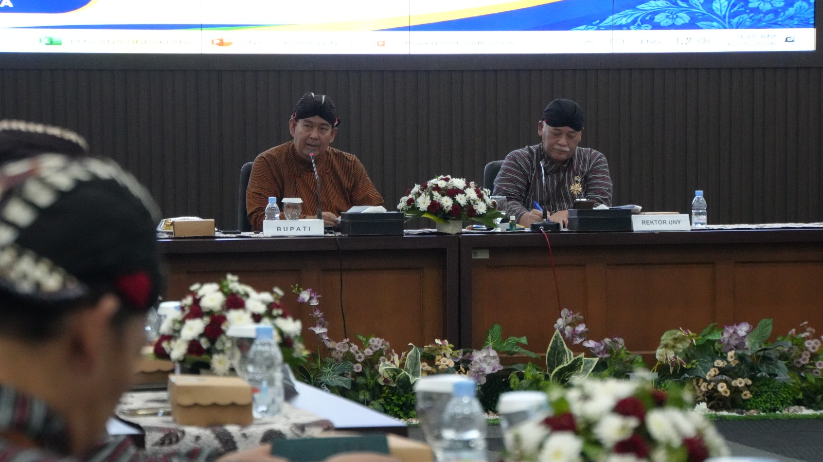 Bupati Kulon Progo, Agung Setyawan bersama Rektor UNY Prof Dr Sumaryanto dalam acara Focus Group Discussion (FGD) di Aula Adikarto pada Kamis (25/6/2026). (Foto: Humas Kulon Progo)