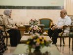 Wakil Gubernur DIY, KGPAA Paku Alam X, saat menerima laporan perkembangan operasional haji dari Kantor Wilayah Kementerian Haji dan Umrah DIY di Gedhong Pareanom, Kompleks Kepatihan Yogyakarta, Kamis (25/6/2026). (Foto: Humas Pemda DIY)