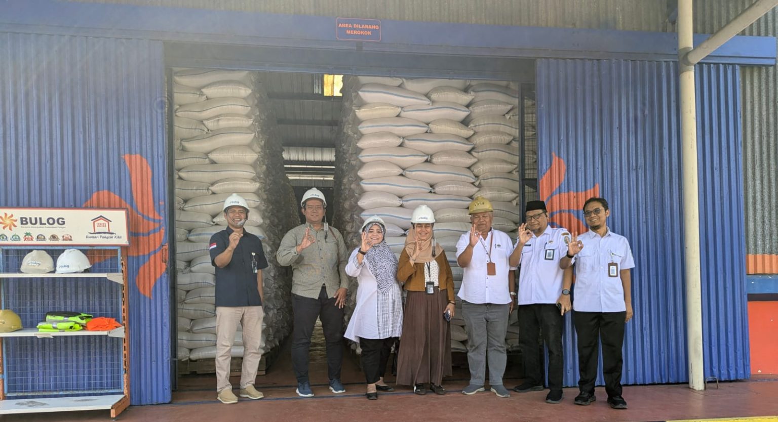 Komisi B DPRD Gunungkidul saat melakukan sidak di Gudang Bulog Logandeng, Rabu 15/7/2026, (foto ist)
