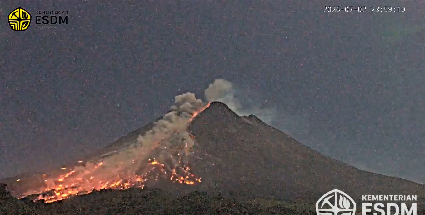 Gunung Merapi meluncurkan awan panas guguran sejauh 1,8 km pada Kamis, 2 Juli 2026 malam WIB. BPPTKG dan Sultan kompak larang wisatawan lakukan pendakian. (Foto: Dok BPPTKG/Kementerian ESDM)