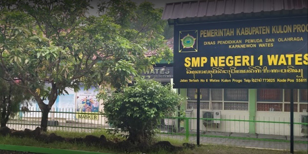 Gedung SMPN 1 Wates lama.