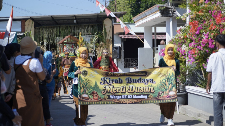 Suasana meriah dan penuh kebersamaan terasa di Dusun Manding, Kalurahan Trirenggo, Kapanewon Bantul, Minggu (9/8/2026).