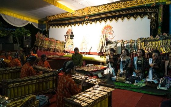 wayang kulit semalam suntuk tradisi Bersih Dusun atau Rasulan 2026 sebagai wujud syukur atas hasil panen yang melimpah dan kelancaran pembangunan desa, Kamis malam, (6/8/2026).