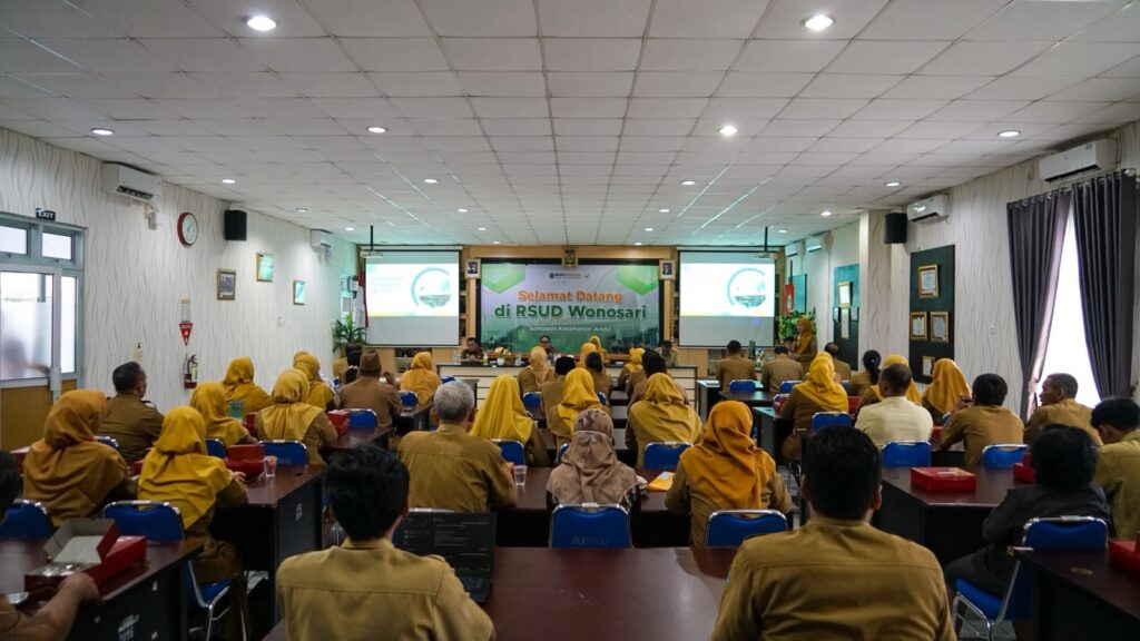 RSUD Wonosari menggelar agenda koordinasi dan pembinaan peningkatan kinerja yang dihadiri langsung oleh Bupati Gunungkidul, Endah Subekti Kuntariningsih, di Aula Yudistira, Senin, (10/8/2026).