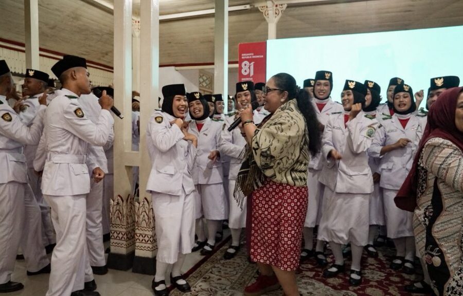 Bupati Gunung Kidul Endah Subekti Kuntariningsih Beramah Tamah dengan PASKIBRAKA Kabupaten Gunung Kidul (foto dok/ist)