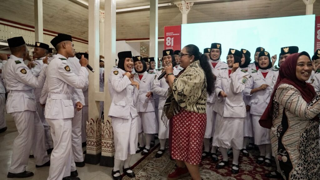 Bupati Gunung Kidul Endah Subekti Kuntariningsih Beramah Tamah dengan PASKIBRAKA Kabupaten Gunung Kidul (foto dok/ist)