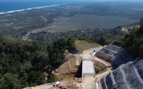 Keindahan JJLS Kelok 23 atau kelok 18 Bantul – Gunung Kidul dengan View Samudra Hindia (foto dok/ist)