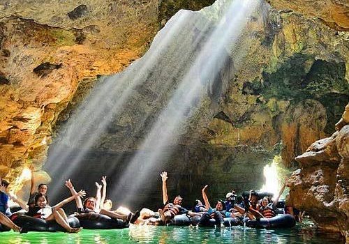 Gua Pindul tempat susur sungai yang aman dan nyaman baik untuk kegiatan bisnis maupun untuk acara keluarga (Foto Tripadvisor)