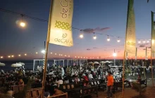 Suasana Sore di salah satu Spot Kuliner De Cafa di Pantai Glagah yang ramai dikunjungi Pengunjung (foto Dok/ist).