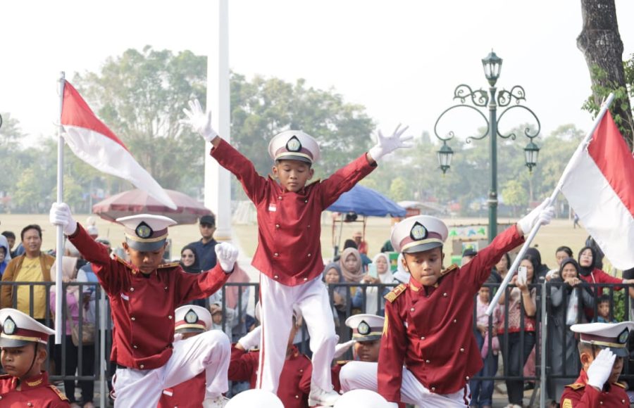 Salah satu Aksi dari Peserta Lomba Pawai Baris-Berbaris dalam rangka menyemarakkan HUT ke-81 Kemerdekaan Republik Indonesia, Rabu (19/8/2026).