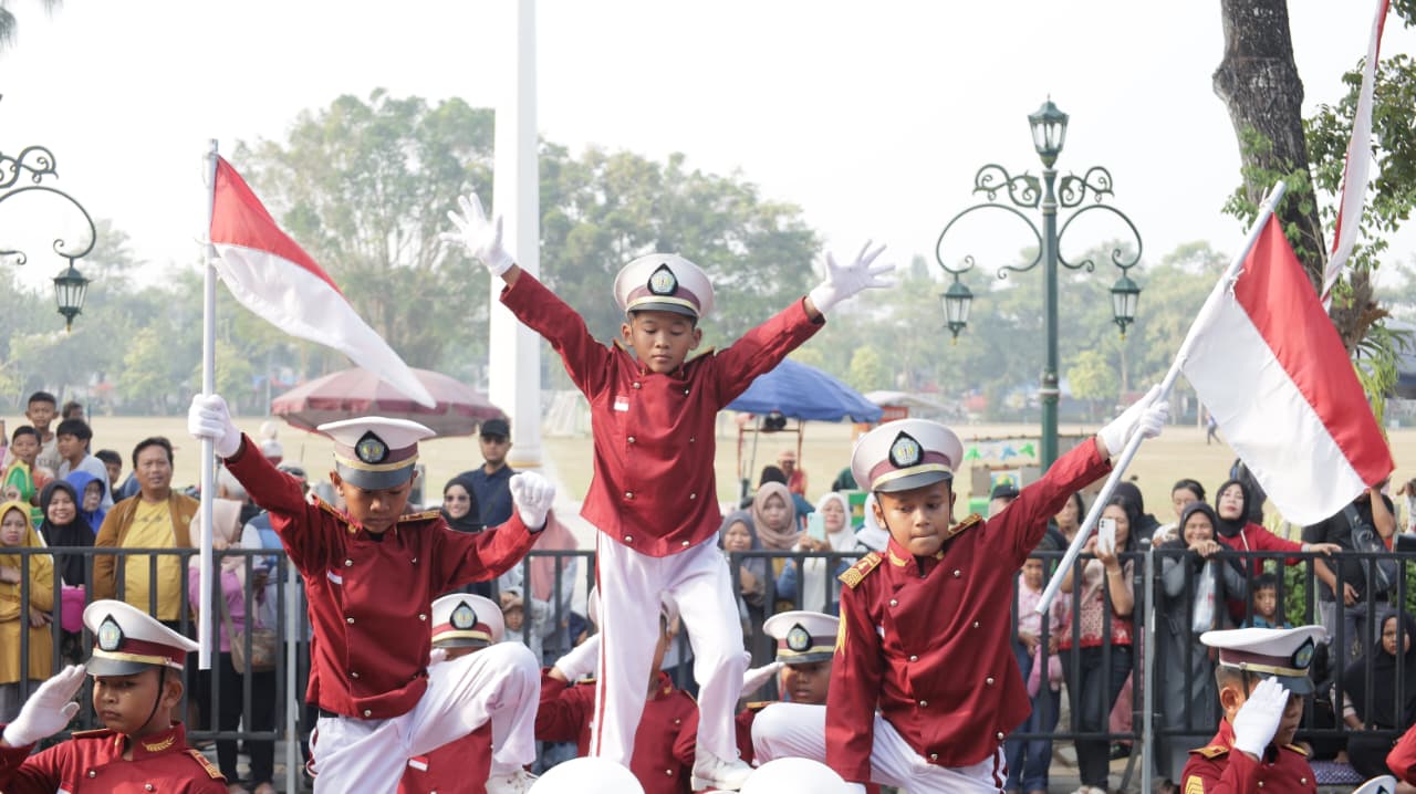 Salah satu Aksi dari Peserta Lomba Pawai Baris-Berbaris dalam rangka menyemarakkan HUT ke-81 Kemerdekaan Republik Indonesia, Rabu (19/8/2026).