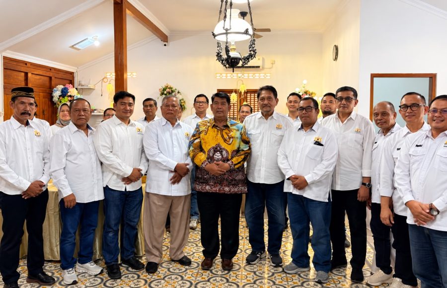 Bupati Kulon Progo Dr. R. Agung Setyawan, S.T., M.Sc., bersama jajaran pengurus KADIN Kulonprogo.