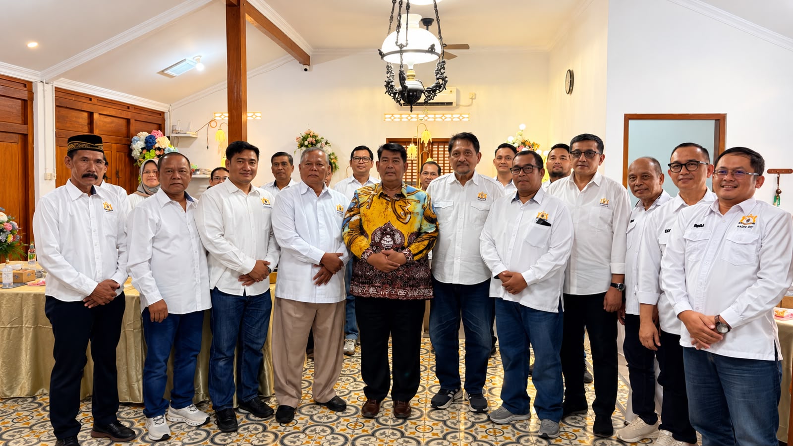 Bupati Kulon Progo Dr. R. Agung Setyawan, S.T., M.Sc., bersama jajaran pengurus KADIN Kulonprogo.