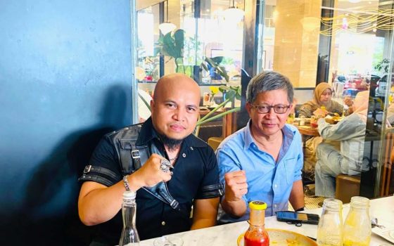 Adi Mars Sekjen Lembaga Independen Keistimewaan Yogyakarta (LIPKY) bersama Dewan Pertimbangan Presiden Rocky Gerung. (Foto dok. ist)